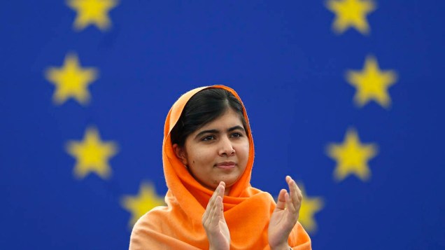 A ativista Malala Yousafzai, ao receber o Prêmio Sakharov 2013, no Parlamento Europeu, em Estrasburgo