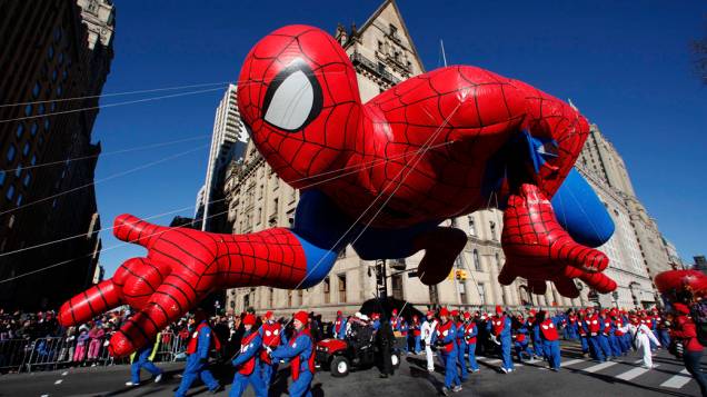 Boneco do Homem Aranha durante desfile no Dia de Ação de Graças, nos Estados Unidos