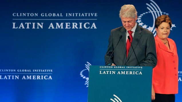 A presidente Dilma Rousseff e o ex- presidente dos Estados Unidos, Bill Clinton, participam da abertura dos debates no evento Clinton Global Initiative Latin America (CGI), no Copacabana Palace em Copacabana zona sul do Rio, nesta segunda-feira (09)