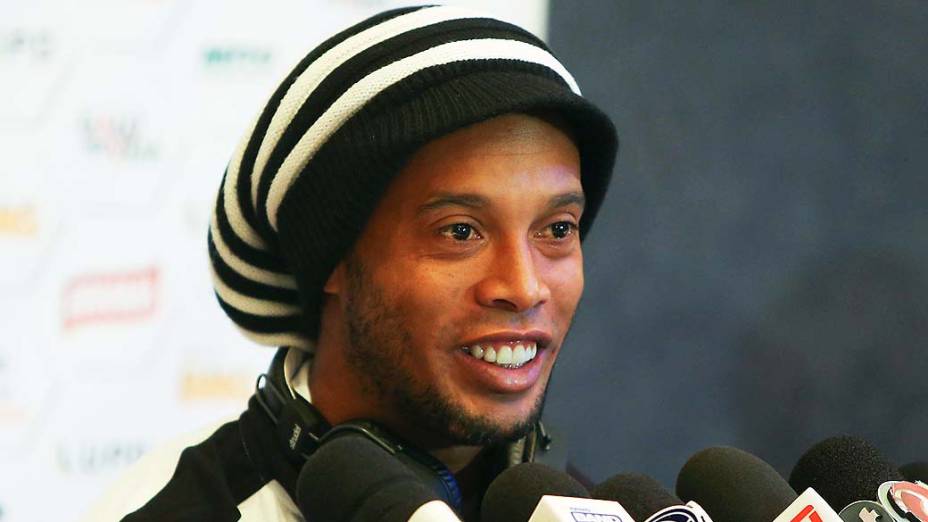 O jogador Ronaldinho Gaúcho do Atlético MG, durante entrevista coletiva no Hotel La Selman em Marraksh, no Marrocos, nesta terça-feira (17)