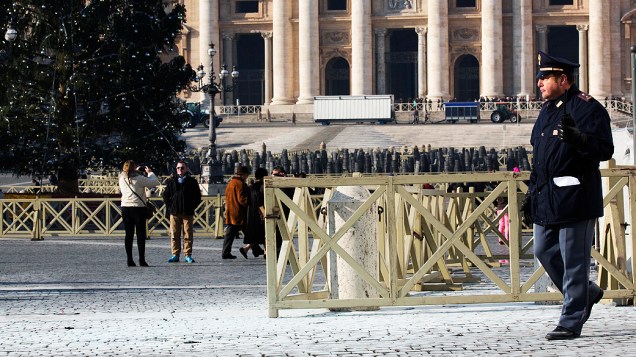 Um italiano de 51 anos ateou fogo no próprio corpo nesta quinta-feira (19) na praça de São Pedro e foi internado em um hospital, informou um porta-voz do Vaticano