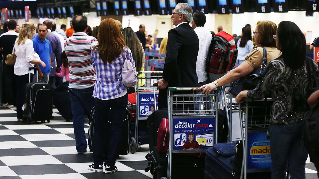 Sexta-feira e sábado foram marcados por espera e cancelamentos para passageiros que passaram por aeroportos paulistas
