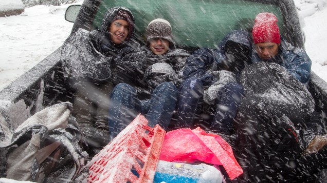 Pessoas evacuam o Parque Nacional Nevado de Colima no estado de Jalisco, México, após três dias de queda de neve Pessoas evacuam o Parque Nacional Nevado de Colima no estado de Jalisco, México, após três dias de queda de neve