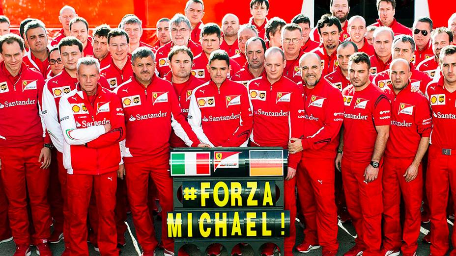Ferrari divulga imagem da homenagem realizada por membros da equipe em Jerez de la Frontera, em apoio a Michael Schumacher, que permanece em coma após um grave acidente de esqui no mês passado