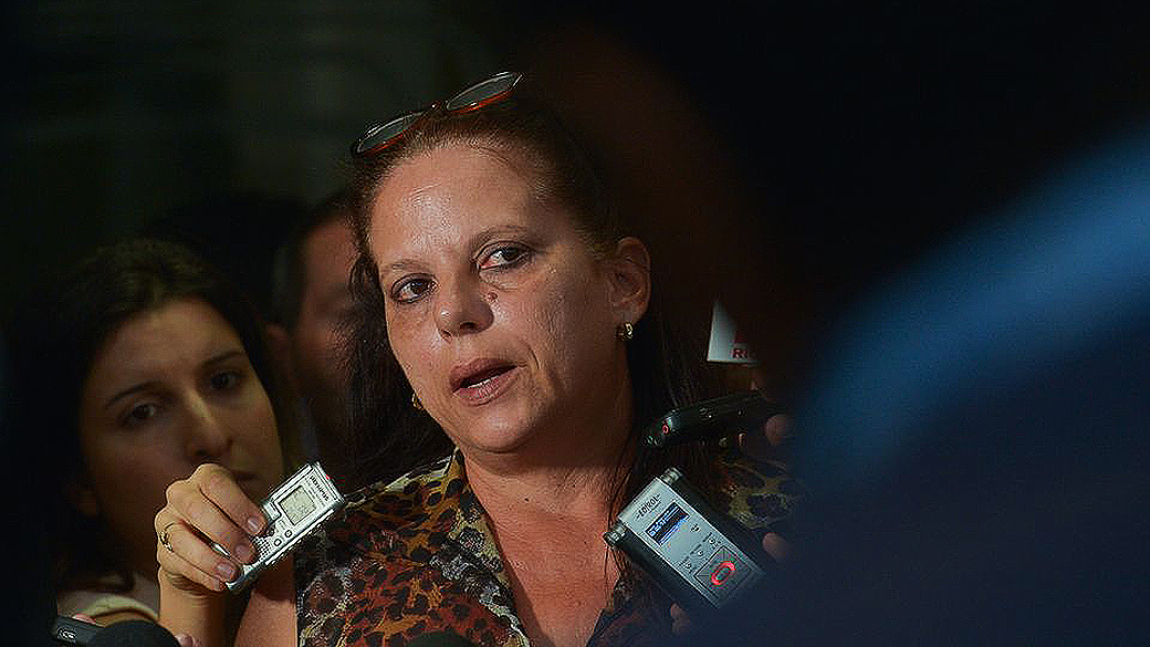 A médica cubana Ramona Matos Rodriguez fala à imprensa sobre seu pedido de asilo político, no Salão Verde da Câmara