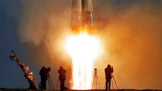Foguete que leva a nave Soyuz TMA-11M é lançado nesta quinta-feira (7) no Cazaquistão, com três tripulantes a bordo. A nave leva ao espaço a tocha olímpica dos Jogos de Inverno de Sochi, que acontecerão em 2014 Foguete que leva a nave Soyuz TMA-11M é lançado nesta quinta-feira (7) no Cazaquistão, com três tripulantes a bordo. A nave leva ao espaço a tocha olímpica dos Jogos de Inverno de Sochi, que acontecerão em 2014