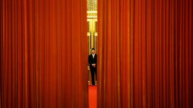 Segurança em frente à sala onde o vice-presidente Michel Temer se reúne com presidente Xi Jinping, na China