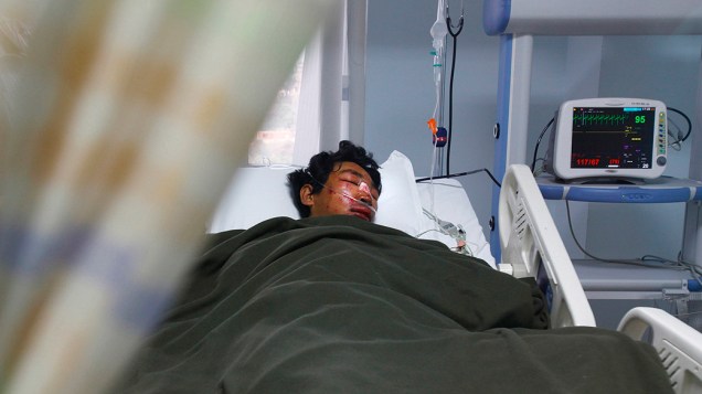 Sobreviventes da avalanche que varreu uma encosta do Monte Everest, nesta sexta-feira (18), Dawa Tashi Sherpa está internado na UTI de um hospital, em Katmandu, no Nepal. Pelo menos 12 guias nepaleses morreram numa avalanche ocorrida no Monte Everest e outras três pessoas estão desaparecidas