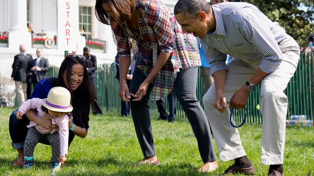 O presidente dos Estados Unidos Barack Obama e a primeira-dama Michelle Obama, participaram, nesta segunda-feira (21), da tradicional celebração de Páscoa na Casa Branca