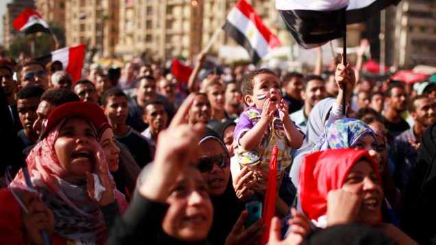 Centenas de ativistas se reuniram na Praça Tahrir Cairo em protesto contra o candidato presidencial e ex-militar Ahmed Shafik, no Egito