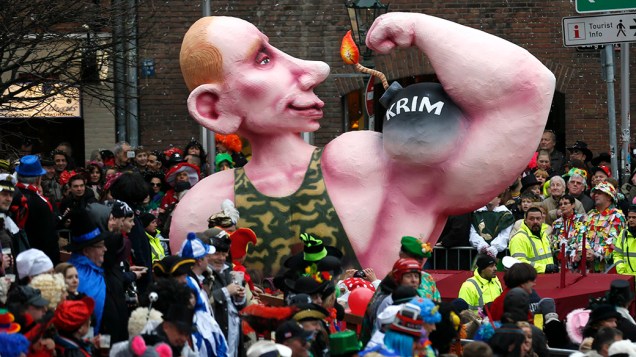Boneco representando o presidente da Rússia, Vladimir Putin, no Carnaval alemão de Duesseldorf