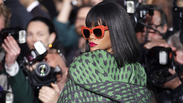 A cantora Rihanna chega para assistir o desfile de Stella McCartney, em Paris