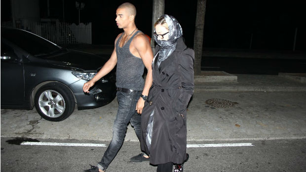 Madonna passeia com o namorado, Brahim Zaibat, no Rio de Janeiro Madonna passeia com o namorado, Brahim Zaibat, no Rio de Janeiro