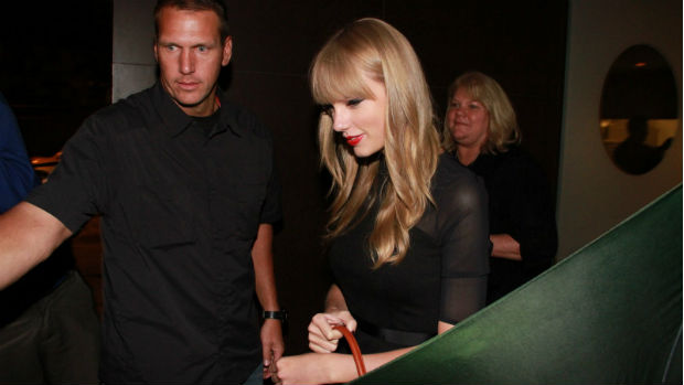 Taylor Swift chega a restaurante no Rio