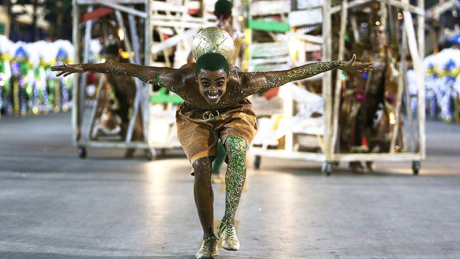 Desfile da Imperatriz Leopoldinense homenageou o ex-jogador Zico na segunda noite do carnaval carioca