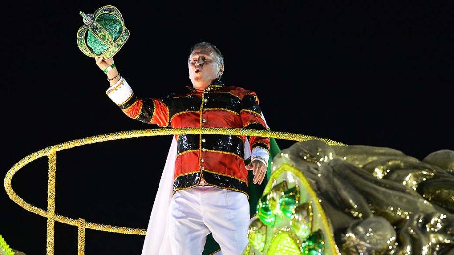 Zico, homenageado da Imperatriz Leopoldinense, na Marquês de Sapucaí na segunda noite do carnaval carioca