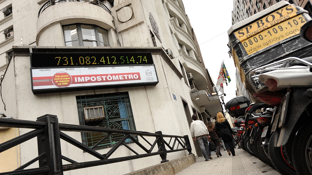Impostômetro – painel eletrônico em frente à Associação Comercial de São Paulo, na capital paulista – criado para mostrar quanto o brasileiro paga de tributos