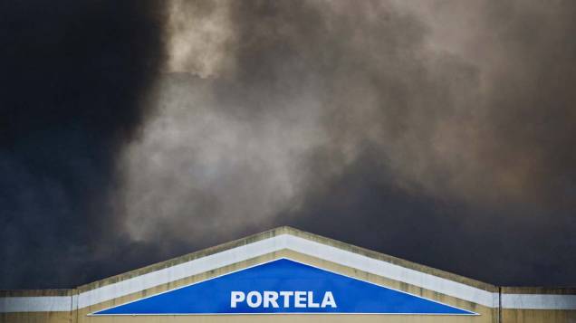 Incêndio atinge a Cidade do Samba, no Rio de Janeiro