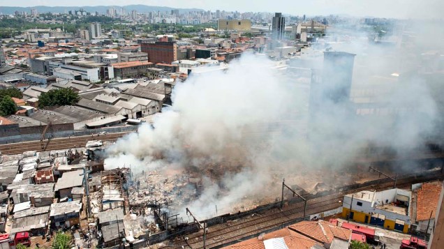 Incêndio na favela do Moinho, região central de São Paulo