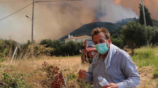 Os arredores da cidade de Patras, terceira maior cidade da Grécia, estão ameaçados por incêndio que começou na madrugada desta quarta-feira. A Defesa Civil começou a evacuar parte de um bairro
