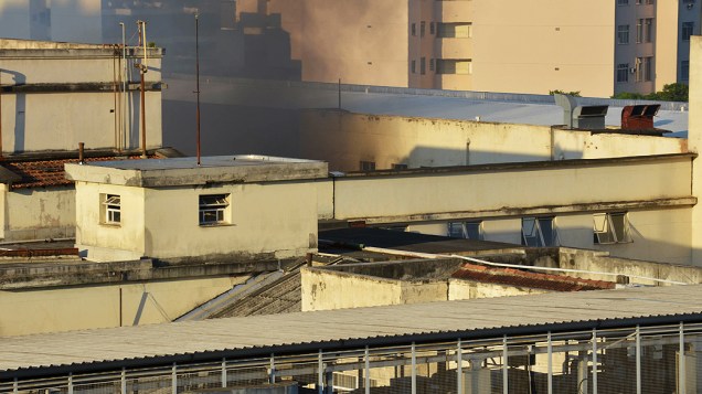 Um incêndio atingiu o Hospital Universitário Pedro Ernesto, em Vila Isabel, na Zona Norte do Rio de Janeiro, RJ, na manhã desta quarta-feira