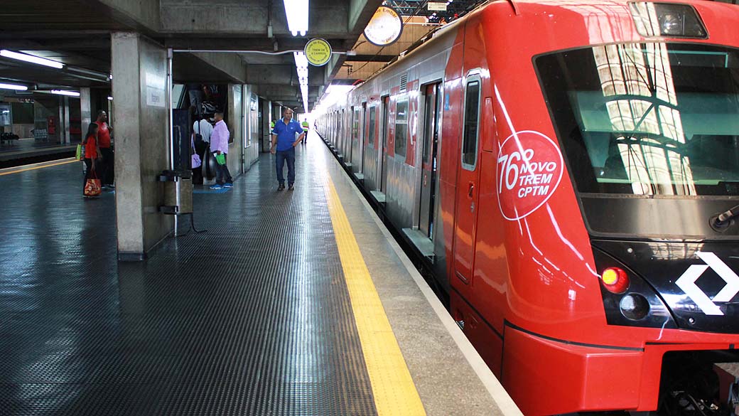 Circulação de trens da CPTM nas estações Barra-Funda e Júlio Prestes