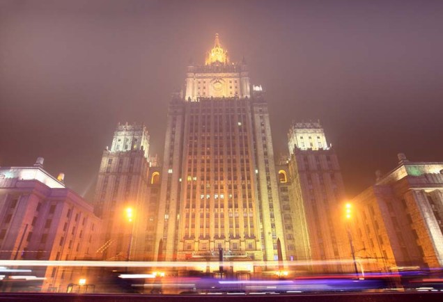 A fumaça dos incêndios nas florestas encobriu o edifício do Ministério das Relações Exteriores no centro de Moscou, na Rússia