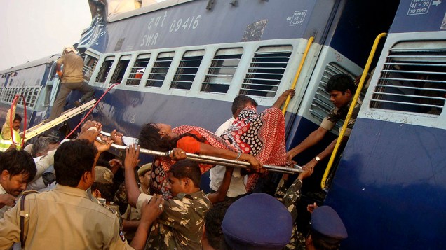 Choque entre trens deixa mais de 20 mortos na Índia