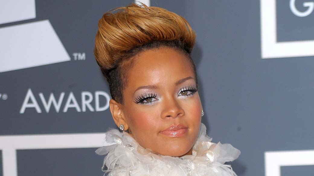 Cantora Rihanna, indicada ao Grammy 2012