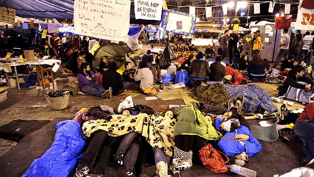Indignados acampam pelas ruas da Espanha