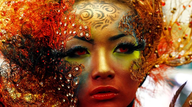 Modelo participa do Ásia-Pacífico Cabelo e Maquiagem Olímpico, em Jacarta, na Indonésia