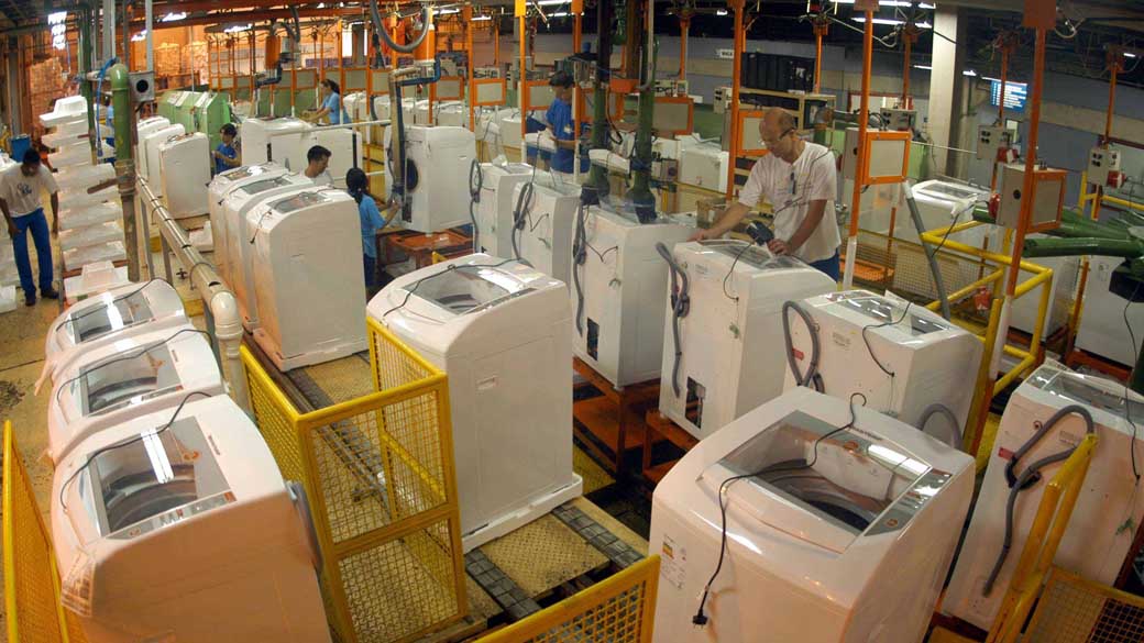 Linha de montagem de máquinas de lavar da Whirlpool, unidade de eletrodomésticos