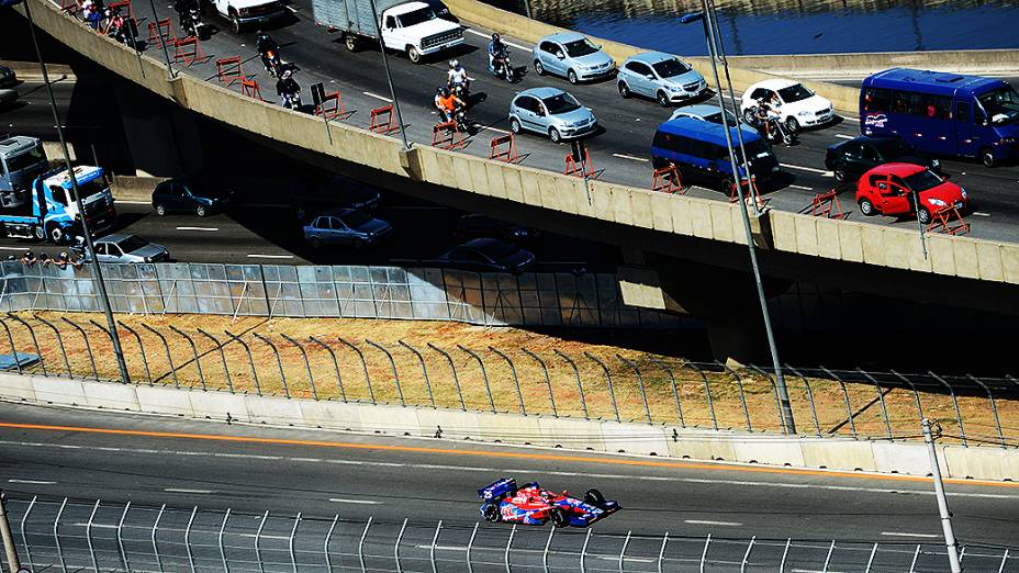 Os carros da Fórmula Indy vão para a pista em São Paulo neste sábado (04) para os treinos livres e de classificação