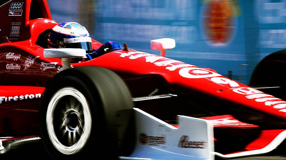 Carro durante a corrida da São Paulo Indy 300 no autódromo de rua do Anhembi na zona norte da cidade