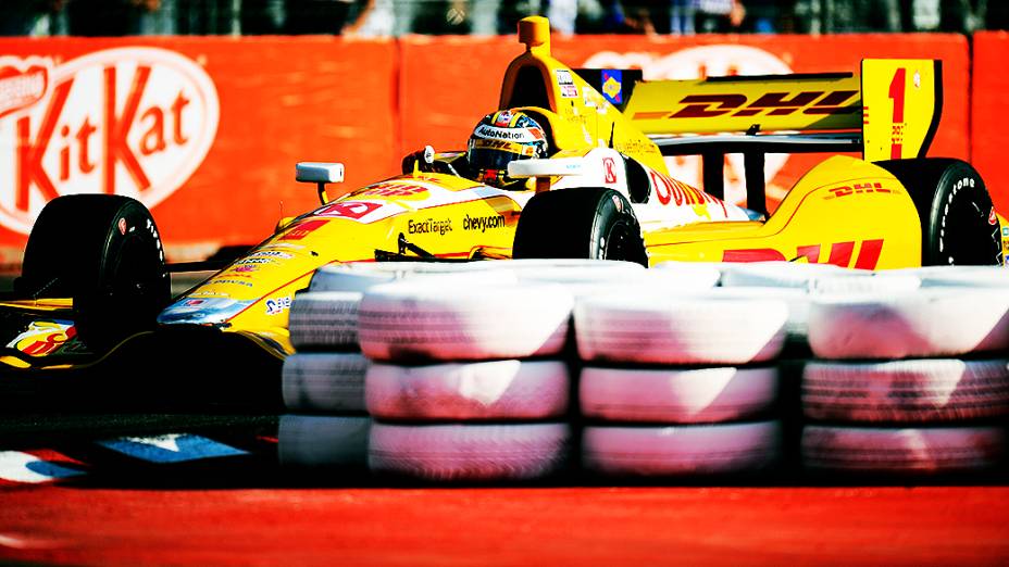 Carro durante a corrida da São Paulo Indy 300 no autódromo de rua do Anhembi na zona norte da cidade