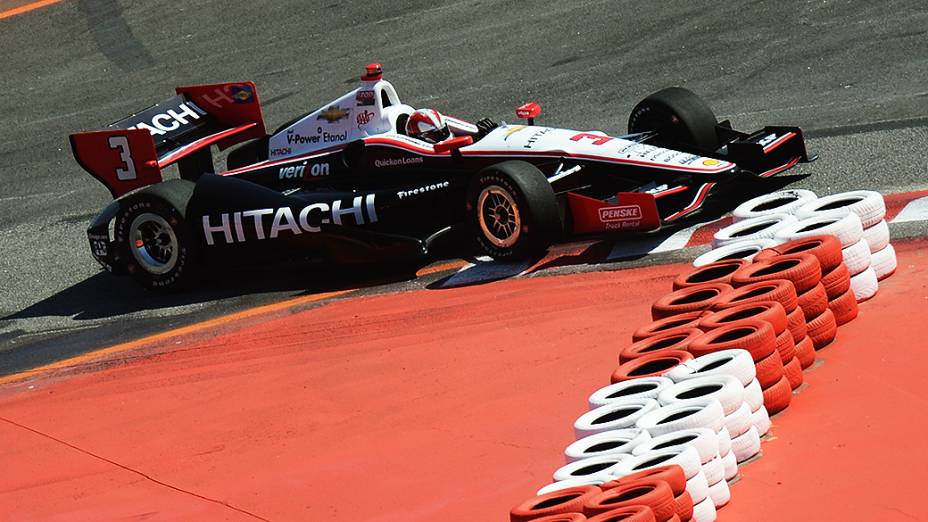 Hélio Castroneves durante o treino de classificação da São Paulo Indy 300 neste sábado (04), no Anhembi, em São Paulo