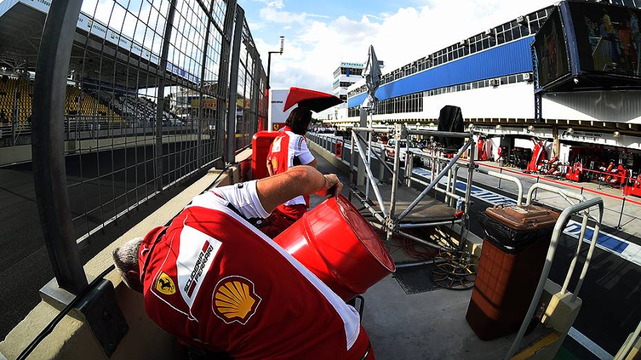 O trabalho nos boxes e área de paddock do Autódromo de Interlagos