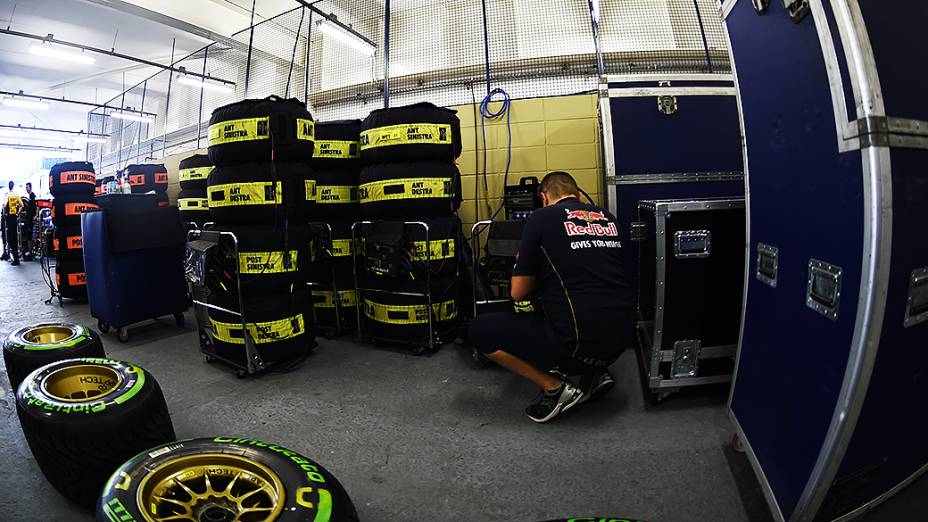 O trabalho nos boxes e área de paddock do Autódromo de Interlagos