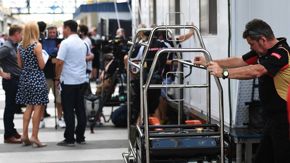 O trabalho nos boxes e área de paddock do Autódromo de Interlagos