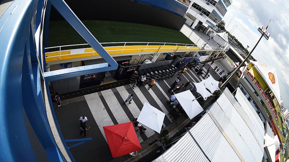 O trabalho nos boxes e área de paddock do Autódromo de Interlagos