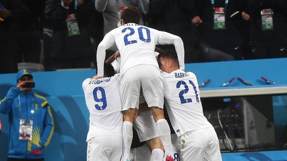 Jogadores da Inglaterra comemoram gol de empate com o Uruguai no Itaquerão, em São Paulo