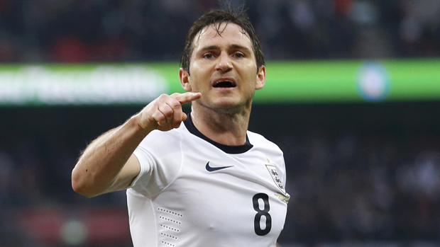Frank Lampard, da Inglaterra, comemora gol contra a Irlânda