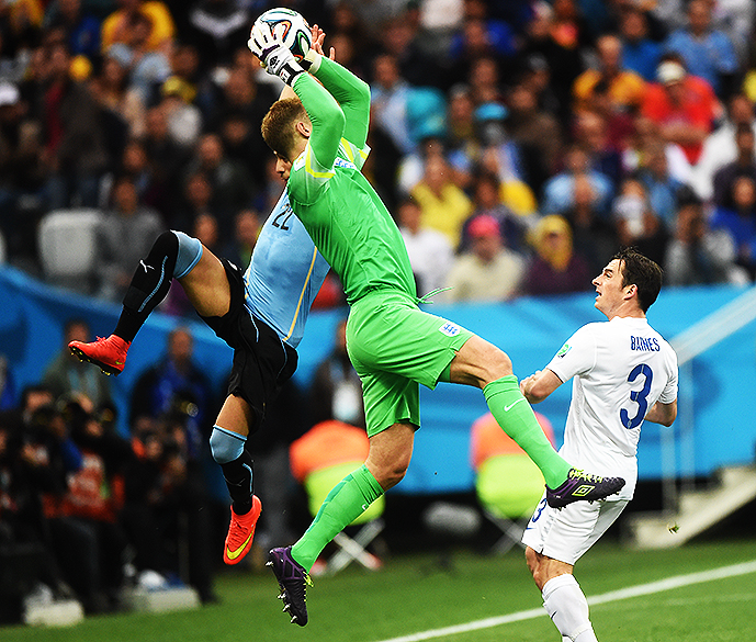 O goleiro Ben Foster, da Inglaterra, durante o jogo contra o Uruguai