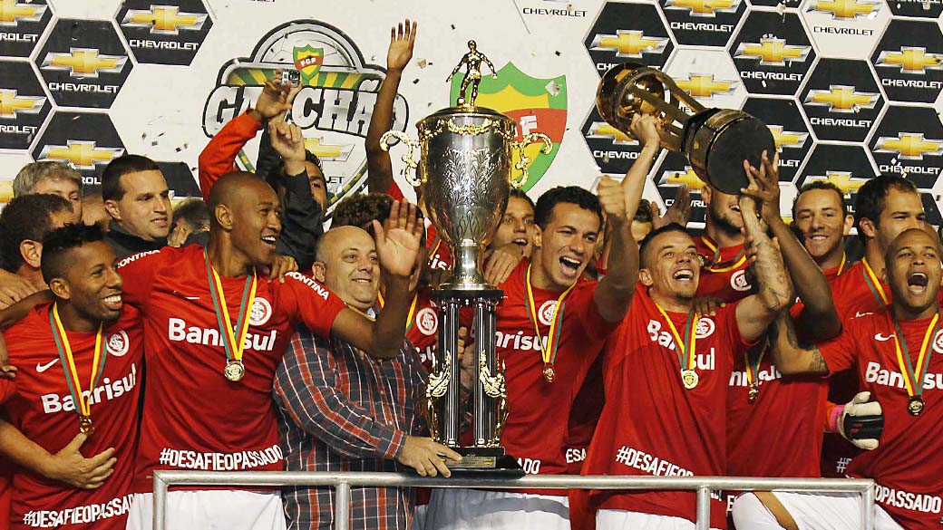 Jogadores do Internacional comemoram título após vitória sobre o Juventude, válida pelo Campeonato Gaúcho 2013