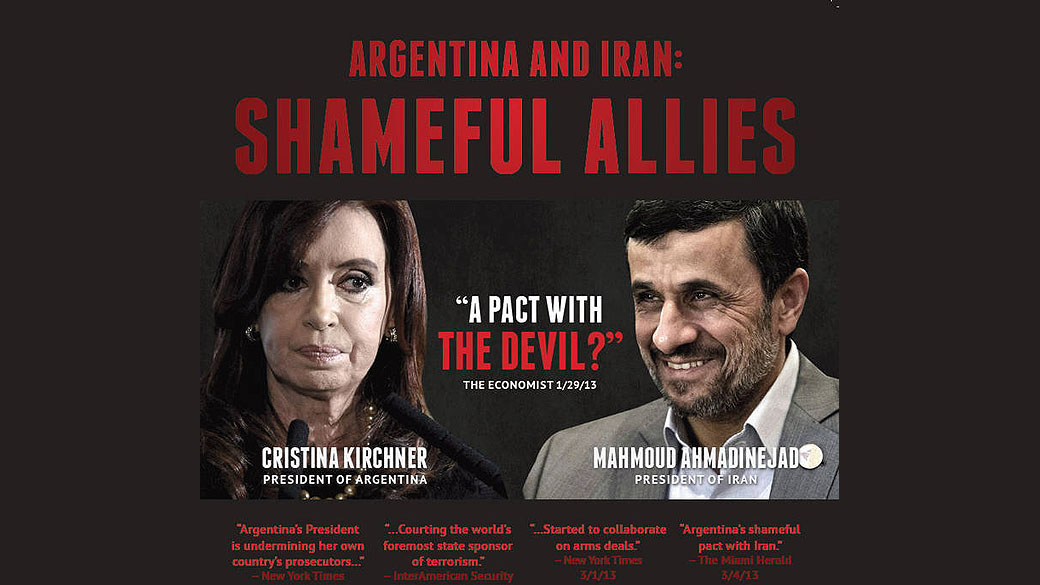 Cartaz comparando a presidente argentina Cristina Kirchner com o presidente iraniano Mahmoud Ahmadinejad
