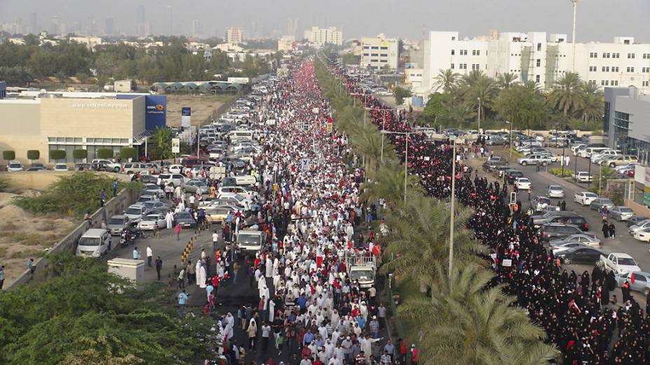 Manifestantes fazem protesto contra a realização do GP de Fórmula 1, em Manama, capital do Bahrein