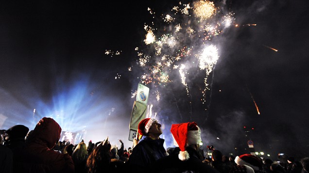 Fogos de artifício iluminam o céu na chegada do Ano Novo em Sófia, na Bulgária