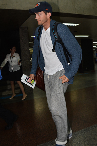 Ashton Kutcher chegou no Brasil na noite desta segunda-feira