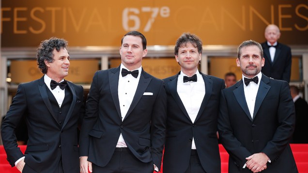 Mark Ruffalo, Channing Tatum, Bennet Miller e Steve Carell durante a exibição do filme Foxcatcher em cerimônia do 67º Festival de Cinema de Cannes, na França