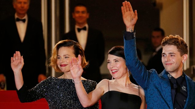 Elenco do filme Mamãe é fotografado durante cerimônia do 67º Festival de Cinema de Cannes, na França